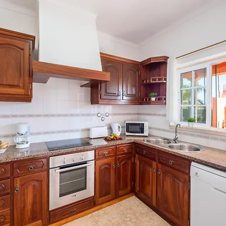 Villa In Carvoeiro Near Sea Beach Vila