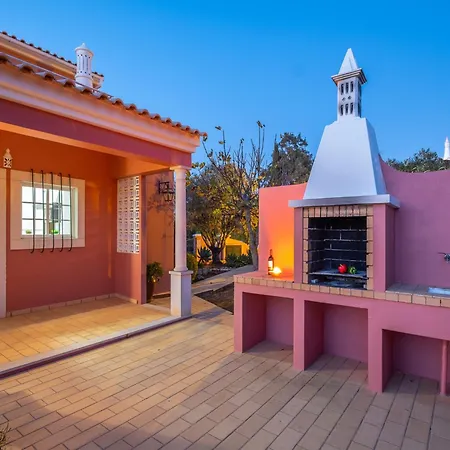 Villa In Carvoeiro Near Sea Beach فيلة *