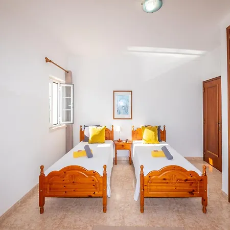 Villa In Carvoeiro Near Sea Beach Vila *