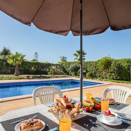 Superb W Private Pool, Wifi, A C, Bbq