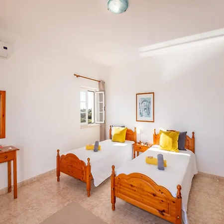 Villa In Carvoeiro Near Sea Beach *